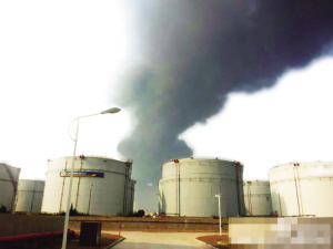 南島晚報(bào)數(shù)字報(bào) 青島輸油管道爆燃事故致35人遇難，輸油安全警鐘再鳴